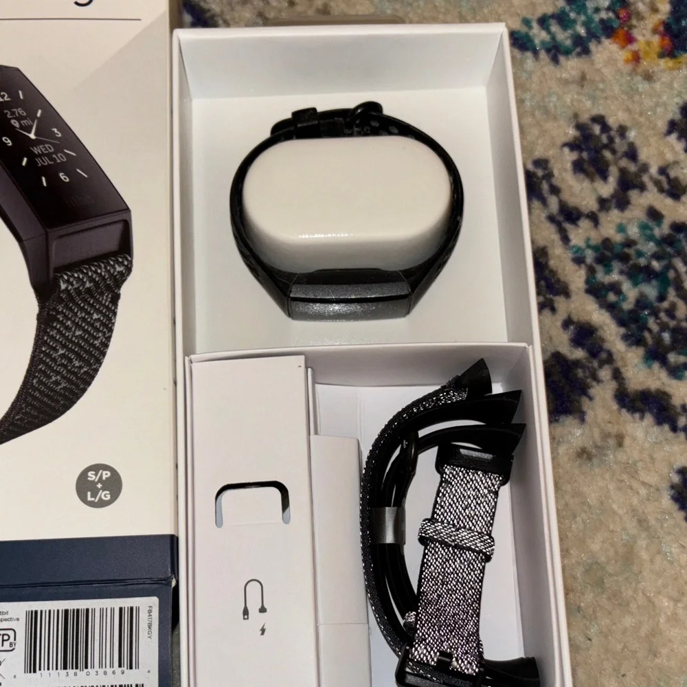 fitbit Charge 4 Special Edition - Black Woven Band